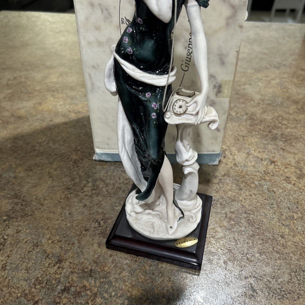 Giuseppe Armani 1301C Jennifer 14.5" Statue Limited Society Members 2001 w/Phone - Picture 2 of 7